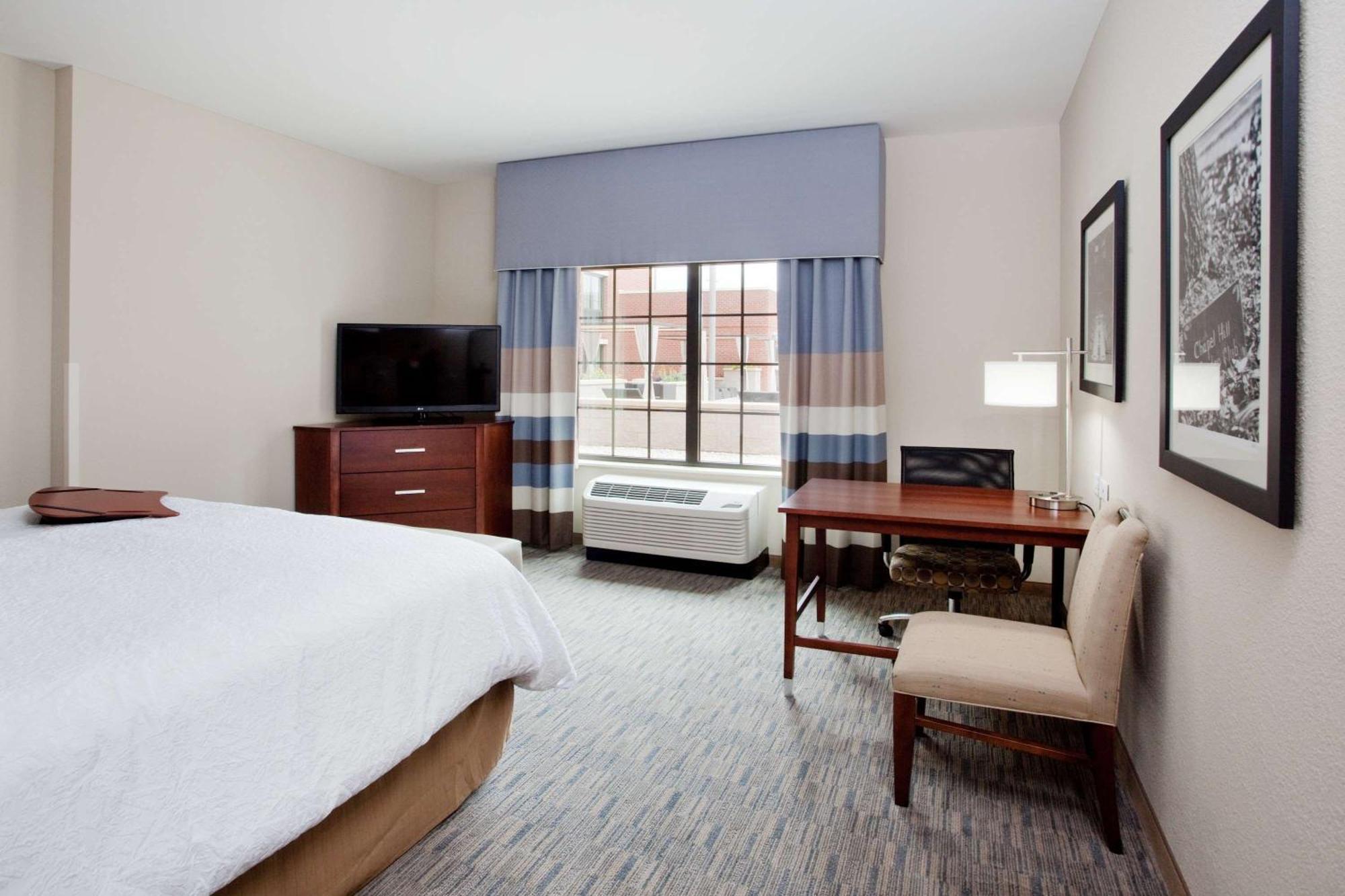 Hampton Inn & Suites Chapel Hill/Carrboro Extérieur photo