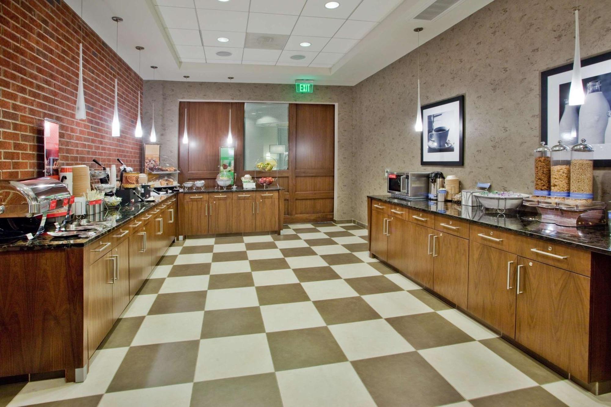 Hampton Inn & Suites Chapel Hill/Carrboro Extérieur photo