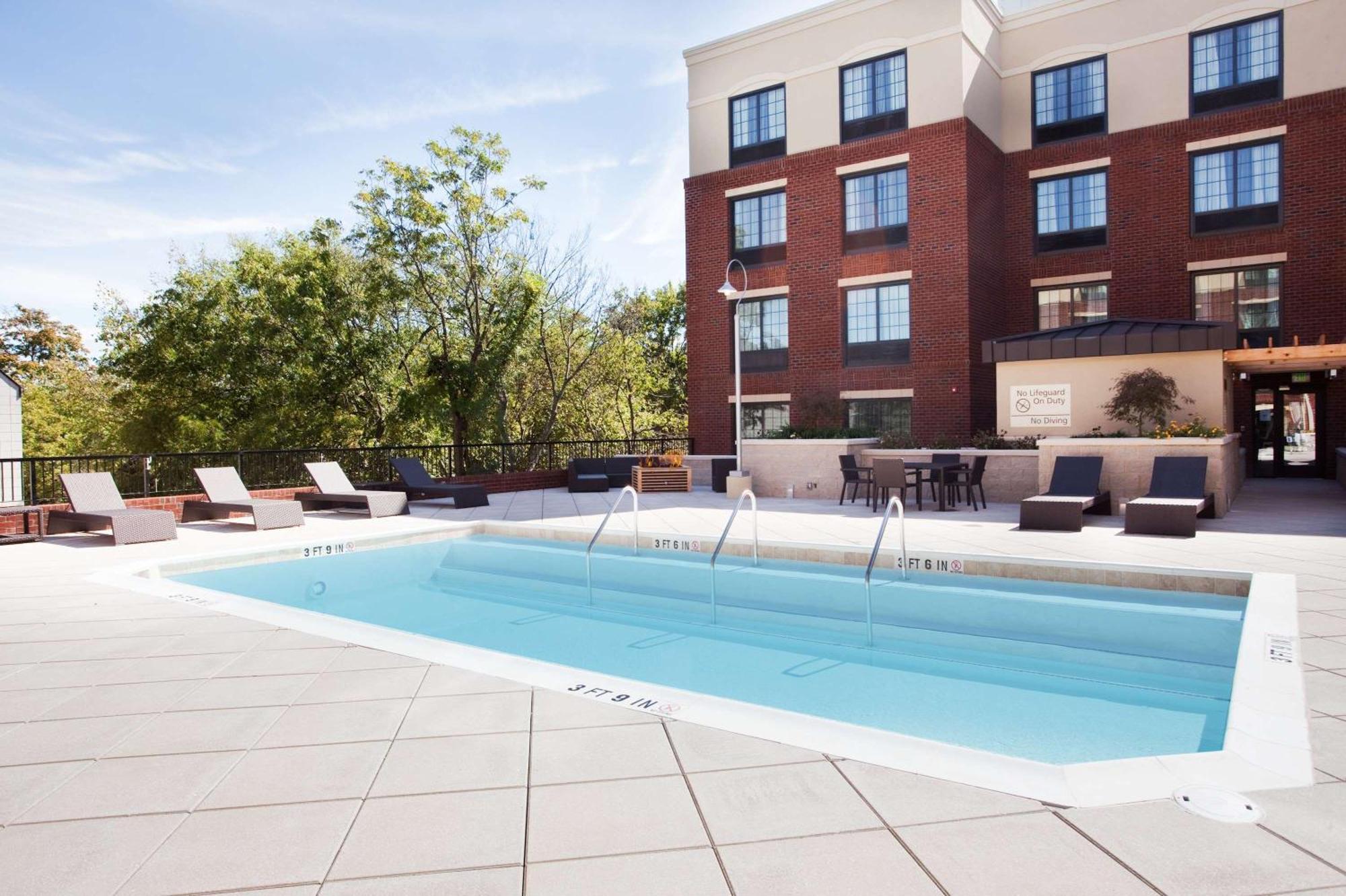 Hampton Inn & Suites Chapel Hill/Carrboro Extérieur photo