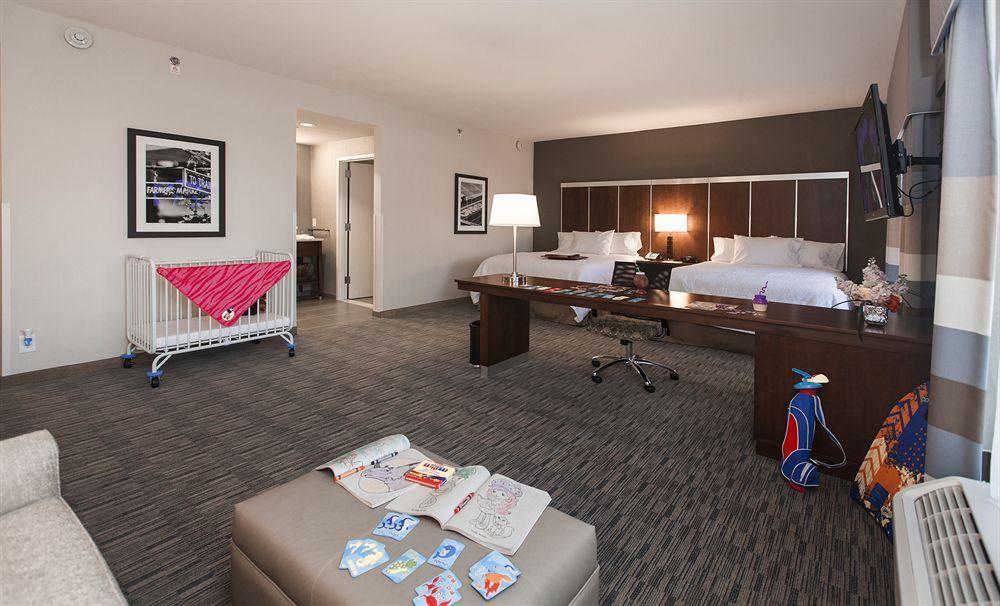 Hampton Inn & Suites Chapel Hill/Carrboro Extérieur photo