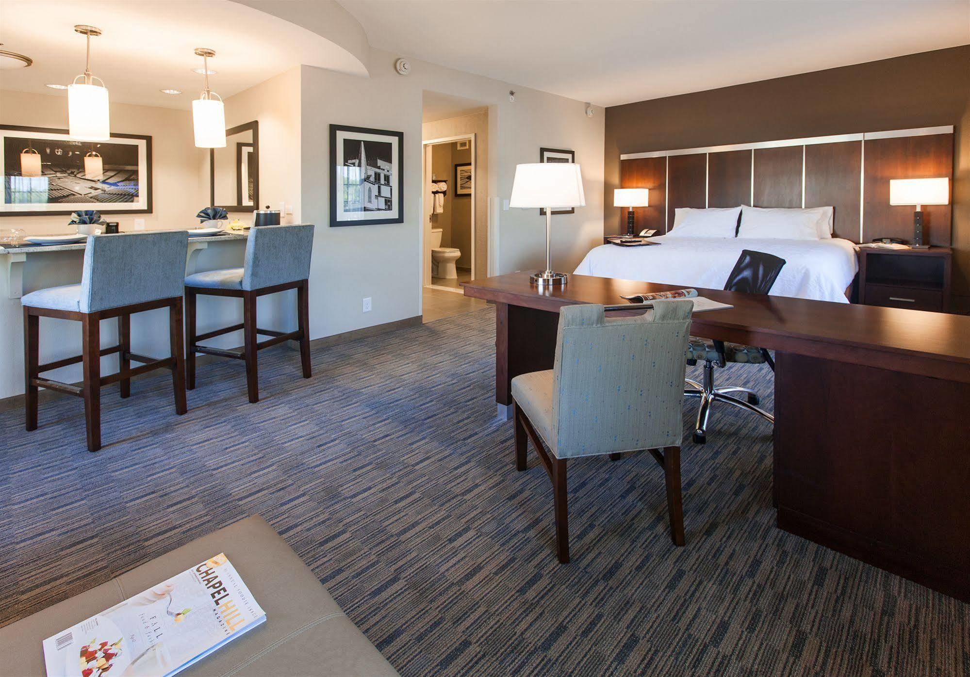 Hampton Inn & Suites Chapel Hill/Carrboro Extérieur photo